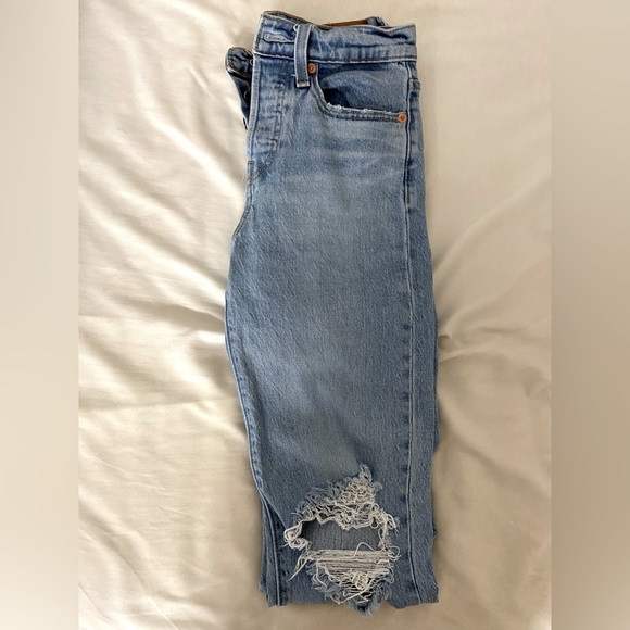 Levi’s Wedgie Straight Jeans - Picture 2 of 5
